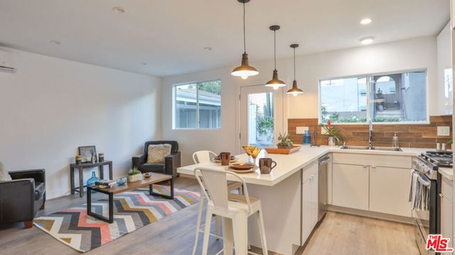128 N BURLINGTON Avenue, Los Angeles, CA 90026