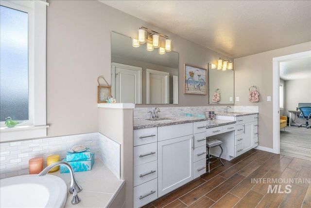 4476 N Glenrock Way, Meridian, ID 83646