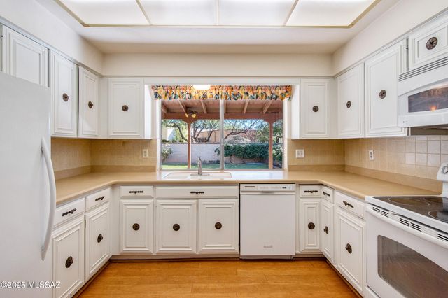 6290 E Paseo Tierra Alta, Tucson, AZ 85715