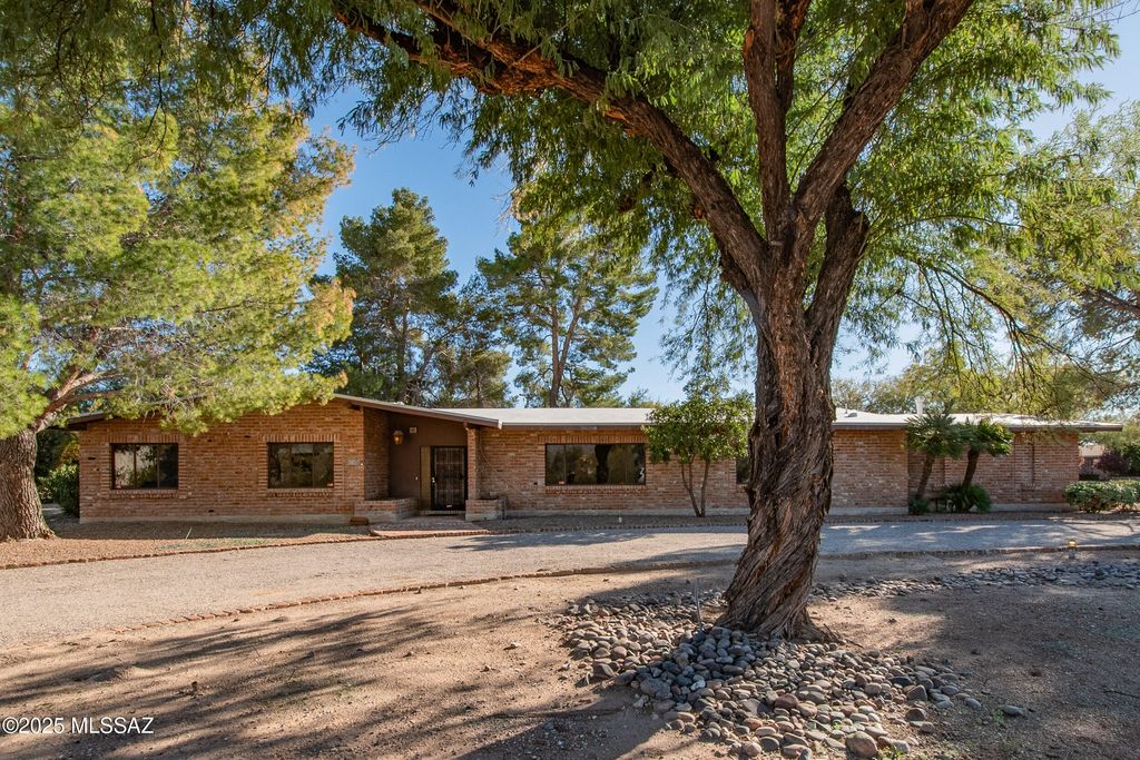 6290 E Paseo Tierra Alta, Tucson, AZ 85715