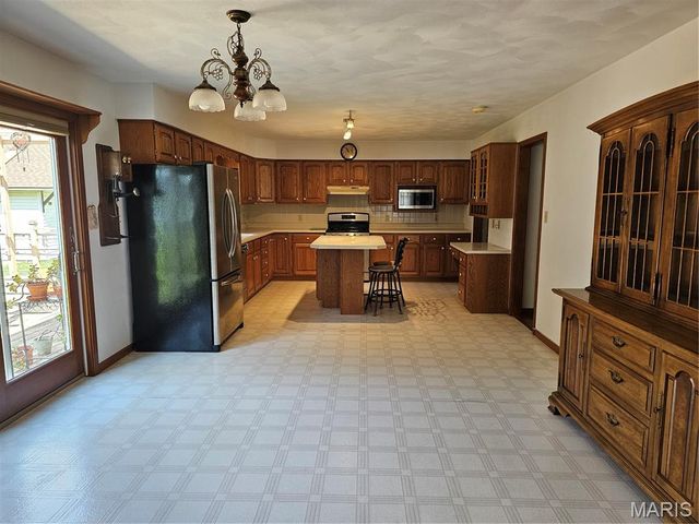 611 Brookstone Court, Freeburg, IL 62243