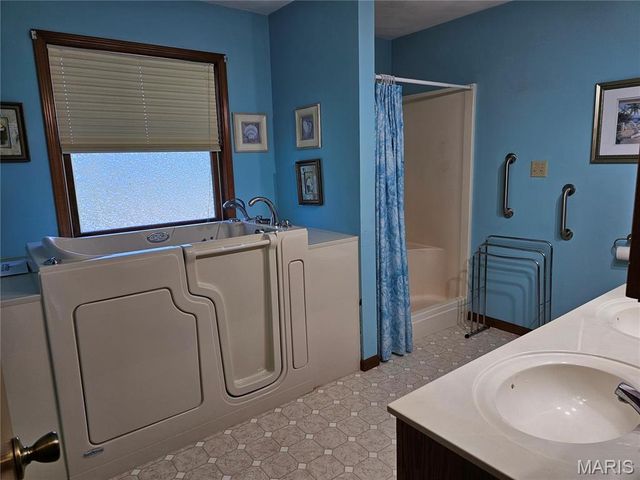 611 Brookstone Court, Freeburg, IL 62243