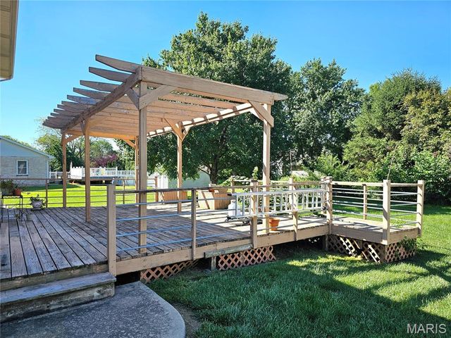 611 Brookstone Court, Freeburg, IL 62243