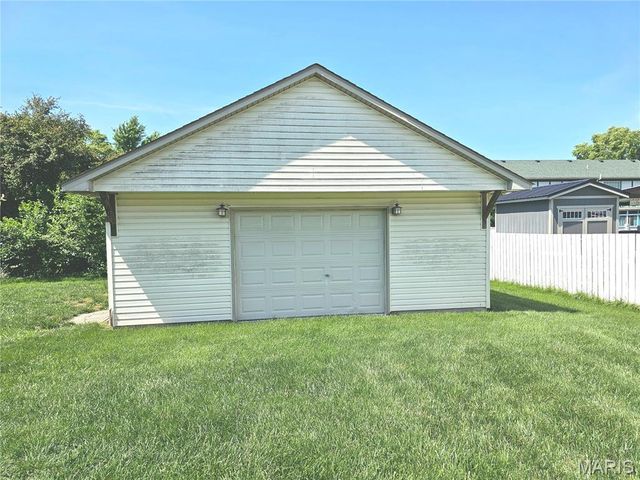 611 Brookstone Court, Freeburg, IL 62243