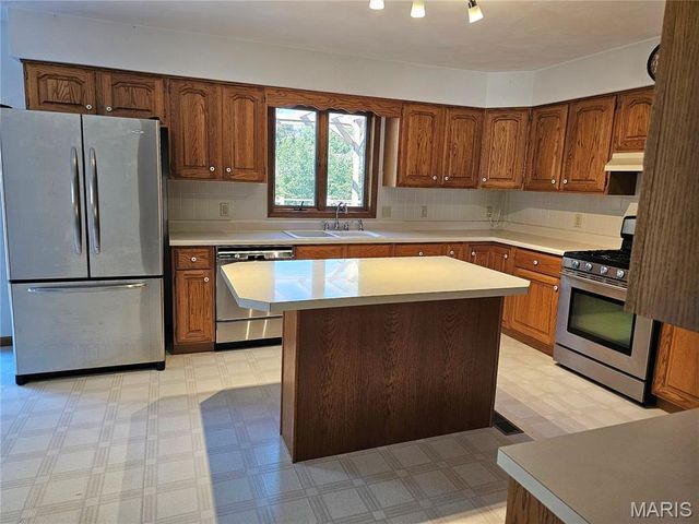 611 Brookstone Court, Freeburg, IL 62243