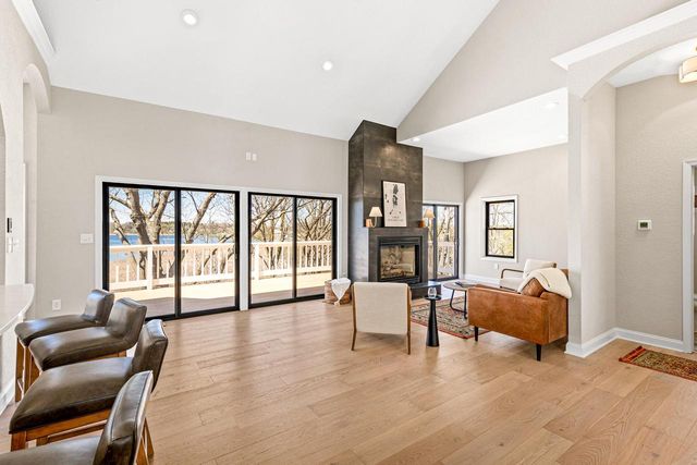 1835 Davies DRIVE, Summit, WI 53066