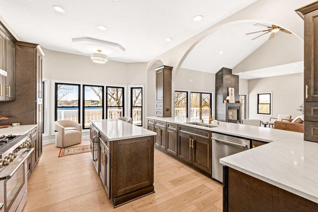1835 Davies DRIVE, Summit, WI 53066