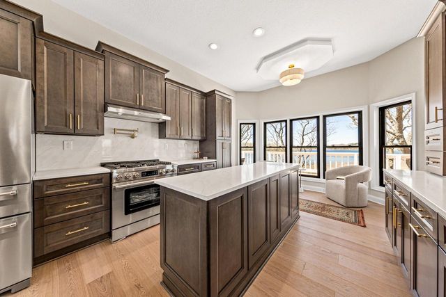 1835 Davies DRIVE, Summit, WI 53066