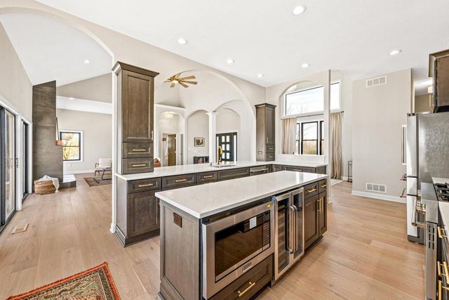1835 Davies DRIVE, Summit, WI 53066