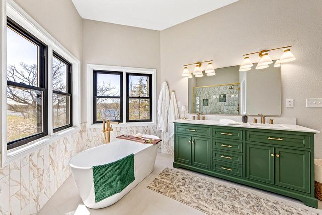 1835 Davies DRIVE, Summit, WI 53066