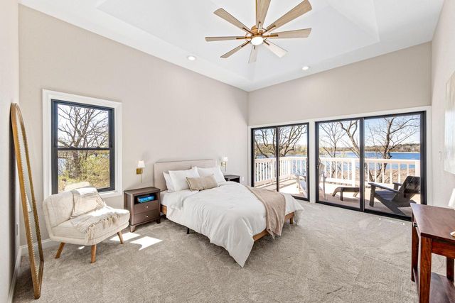 1835 Davies DRIVE, Summit, WI 53066
