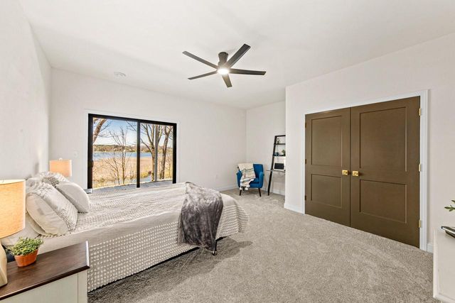 1835 Davies DRIVE, Summit, WI 53066
