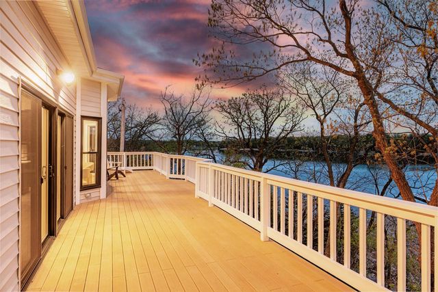 1835 Davies DRIVE, Summit, WI 53066
