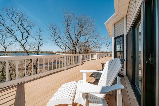 1835 Davies DRIVE, Summit, WI 53066