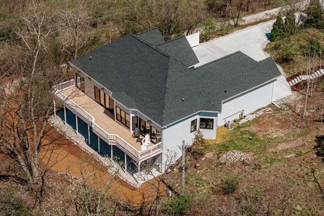 1835 Davies DRIVE, Summit, WI 53066