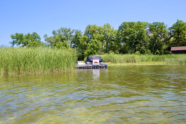 1835 N Davies DRIVE, Summit, WI 53066