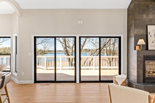 1835 Davies DRIVE, Summit, WI 53066