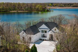 1835 Davies DRIVE, Summit, WI 53066