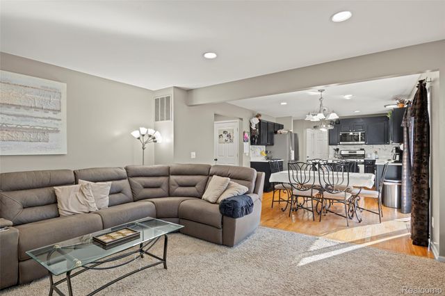 9778 Ravenshire Drive, Ypsilanti, MI 48198