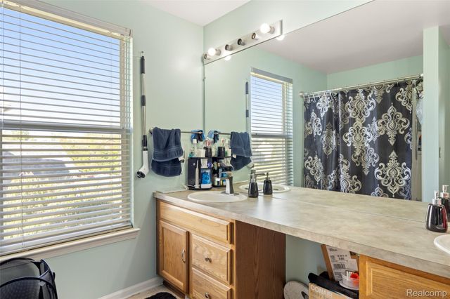 9778 Ravenshire Drive, Ypsilanti, MI 48198