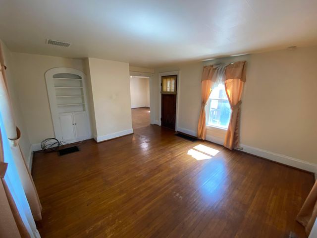281 E Central Avenue, Delaware, OH 43015