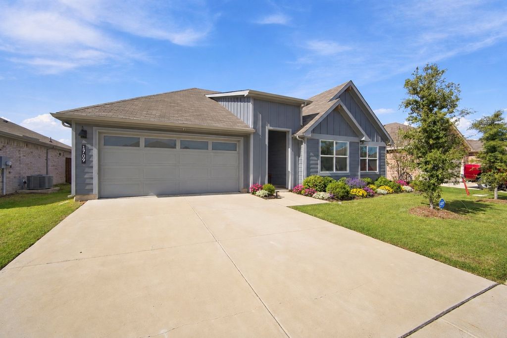 1709 Central Park Drive, Alvarado, TX 76009 — photo 2