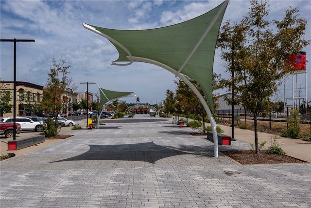 216 E Poplar Street 102, Rogers, AR 72756