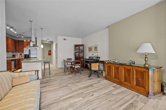 505 Jackson Hill Street 206, Houston, TX 77007