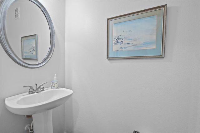 505 Jackson Hill Street 206, Houston, TX 77007