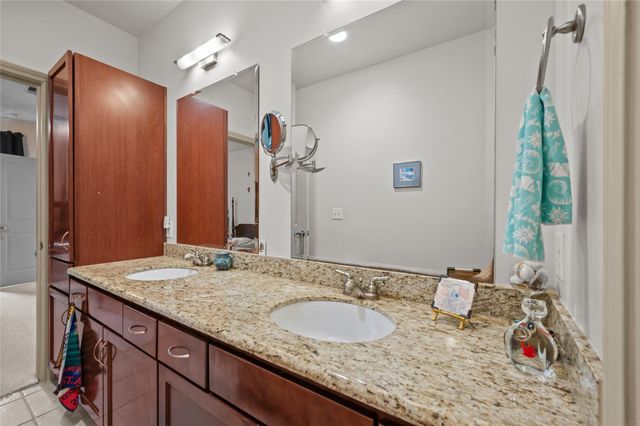 505 Jackson Hill Street 206, Houston, TX 77007