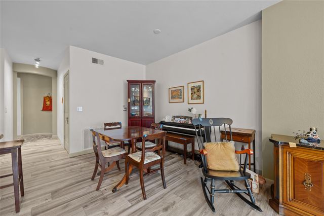 505 Jackson Hill Street 206, Houston, TX 77007