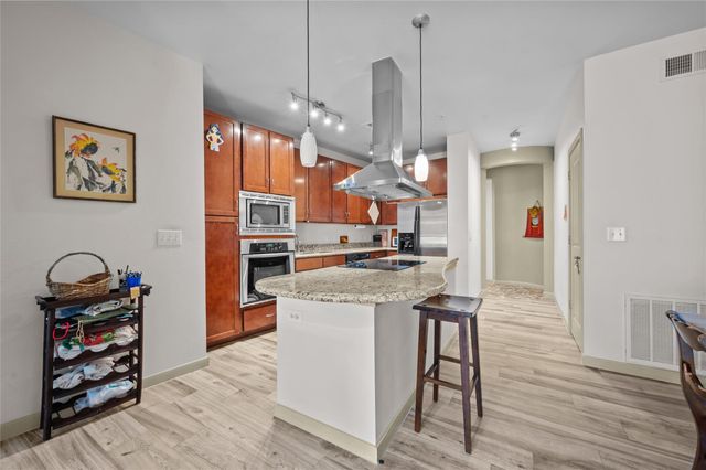 505 Jackson Hill Street 206, Houston, TX 77007