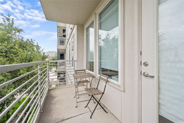 505 Jackson Hill Street 206, Houston, TX 77007