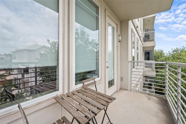 505 Jackson Hill Street 206, Houston, TX 77007