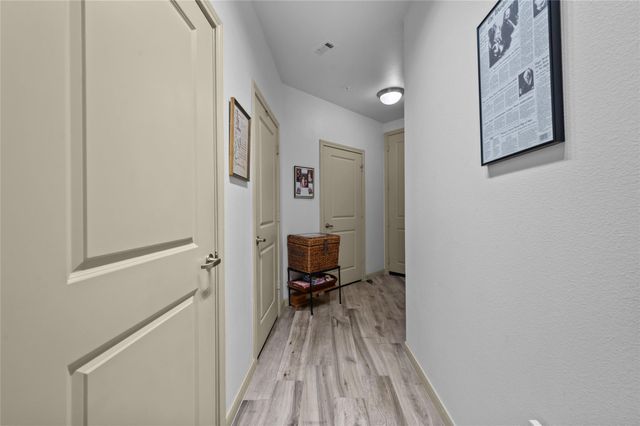 505 Jackson Hill Street 206, Houston, TX 77007