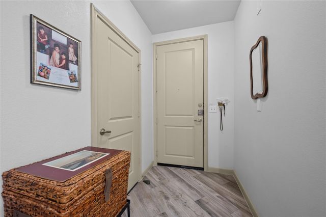 505 Jackson Hill Street 206, Houston, TX 77007