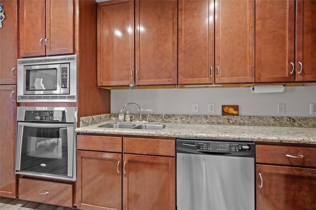 505 Jackson Hill Street 206, Houston, TX 77007