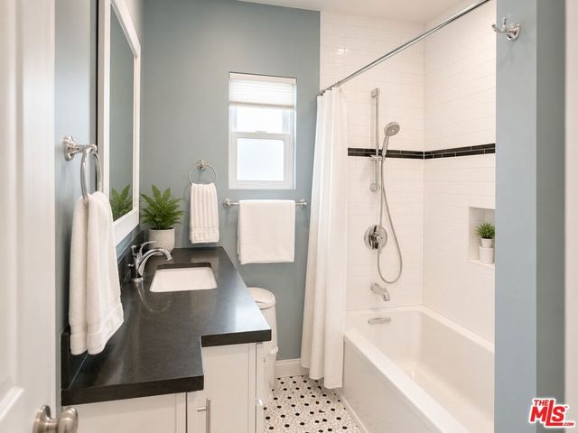 6525 Wilkinson Avenue, Los Angeles, CA 91606