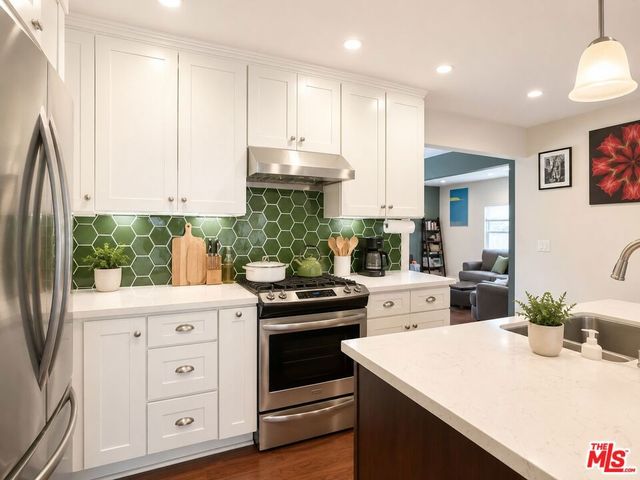 6525 Wilkinson Avenue, Los Angeles, CA 91606