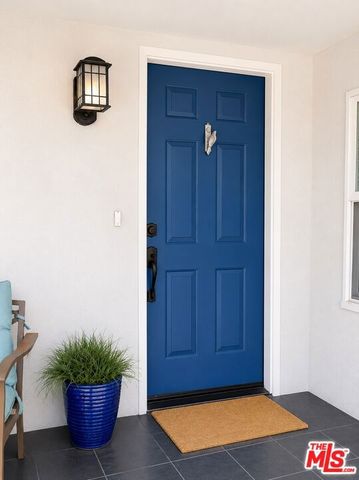 6525 Wilkinson Avenue, Los Angeles, CA 91606