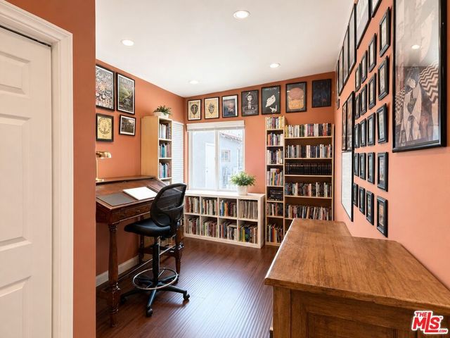 6525 Wilkinson Avenue, Los Angeles, CA 91606