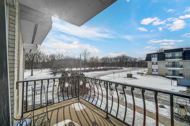 18559 Escanaba Avenue 201, Lansing, IL 60438