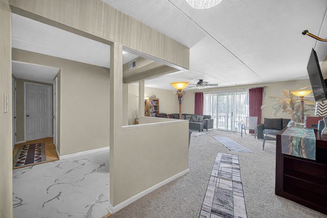 18559 Escanaba Avenue 201, Lansing, IL 60438