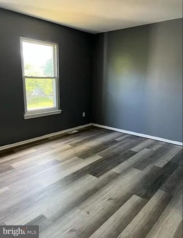 39 MIZZEN DR, Barnegat, NJ 08005