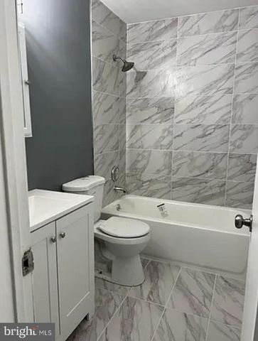 39 MIZZEN DR, Barnegat, NJ 08005