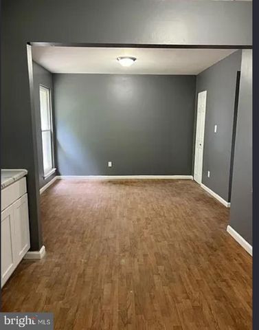 39 MIZZEN DR, Barnegat, NJ 08005