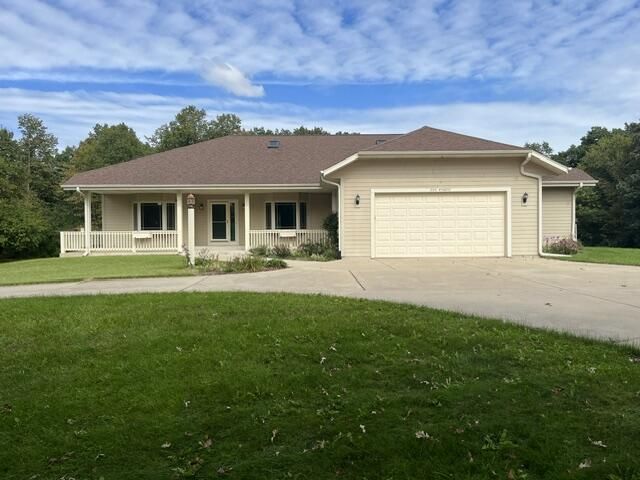 S80W36100 Oak Ridge DRIVE, Eagle, WI 53119