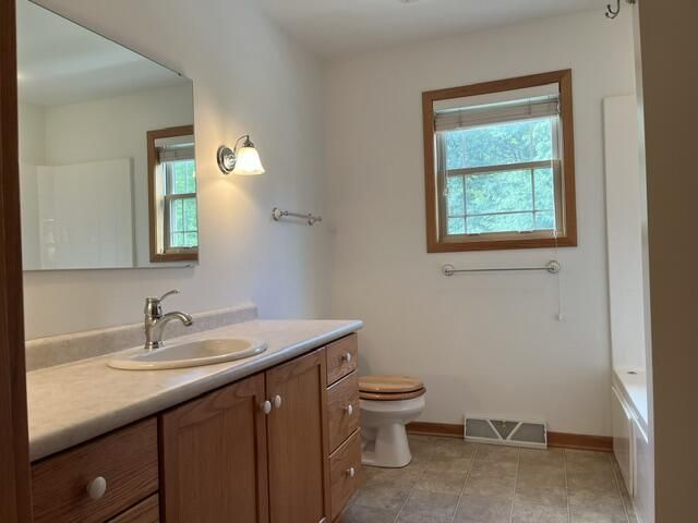 S80W36100 Oak Ridge DRIVE, Eagle, WI 53119