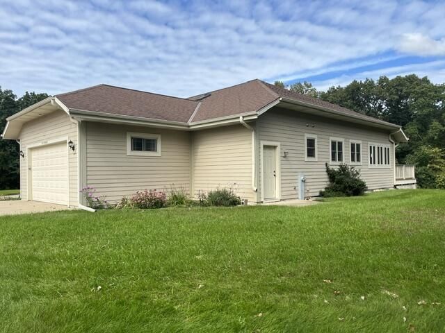S80W36100 Oak Ridge DRIVE, Eagle, WI 53119