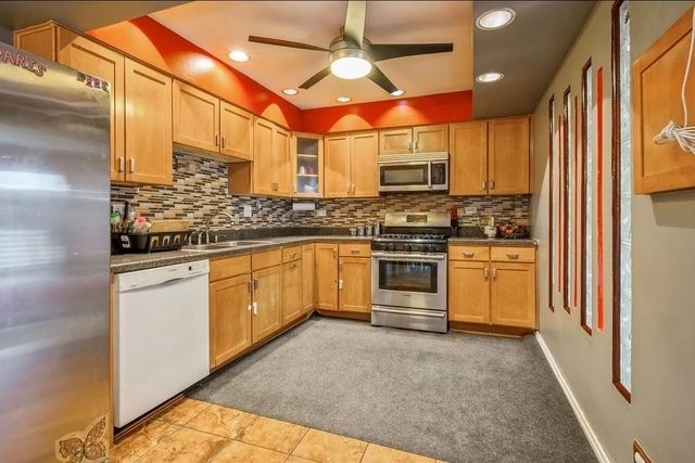 711 TIPPERARY Court 2D, Schaumburg, IL 60193